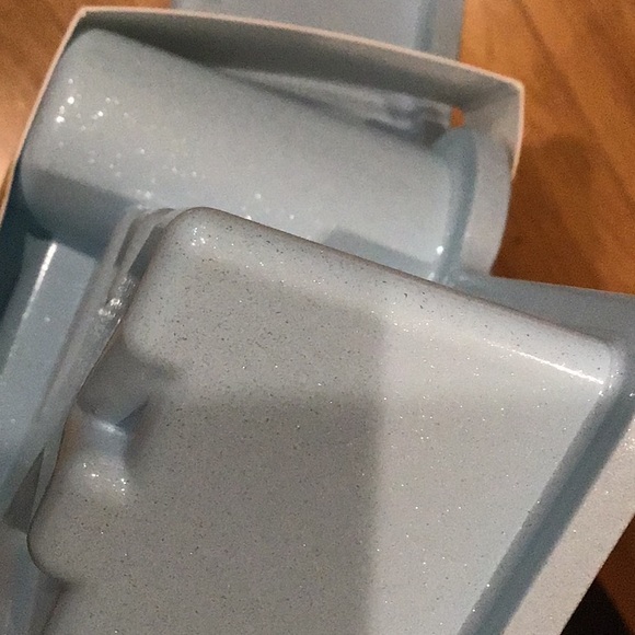 Nordicware Frozen snowflake cake pan 6cups - Picture 4 of 6